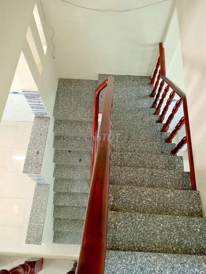 Bán Gấp Nhà , Vị Trí Đẹp : 1/ Đường 1C , Nhà 1 Lầu Mới