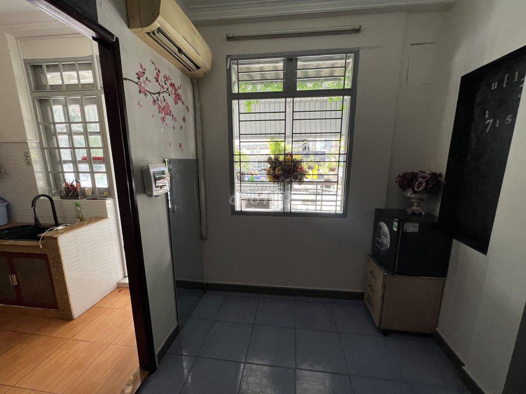 Có ban công giờ giấc tự do .