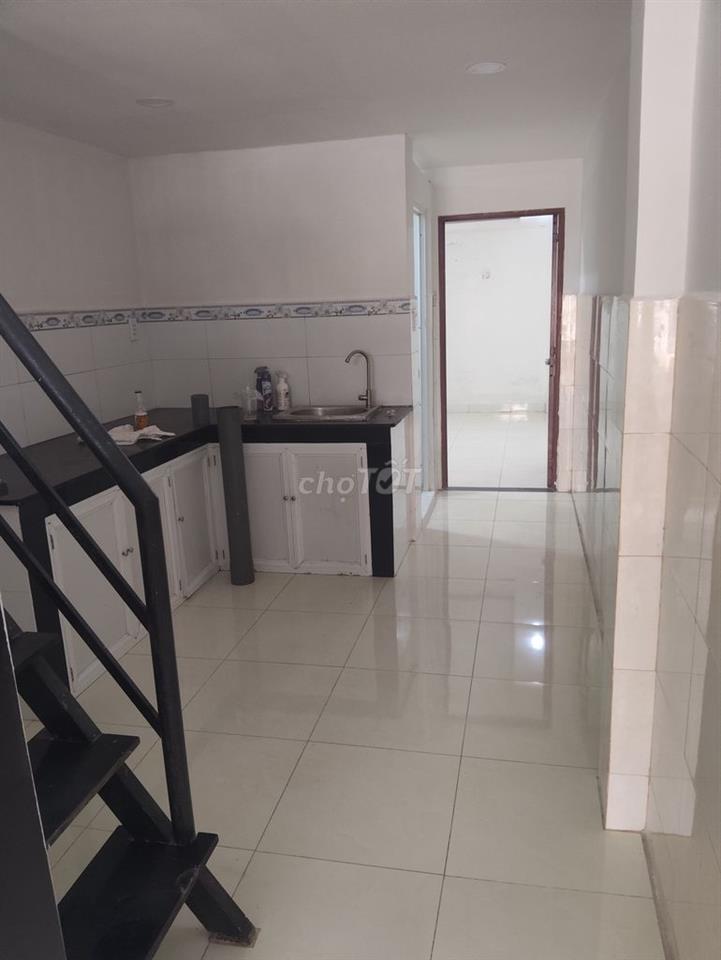 Cho thuê nhà nguyên căn, đối diện vạn Phúc city