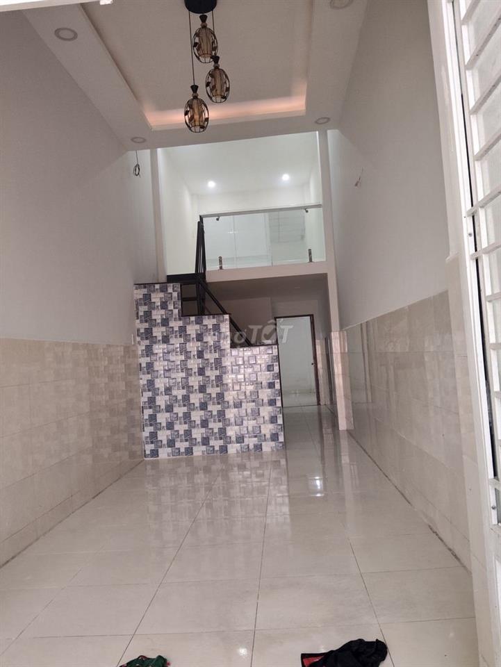 Cho thuê nhà nguyên căn, đối diện vạn Phúc city