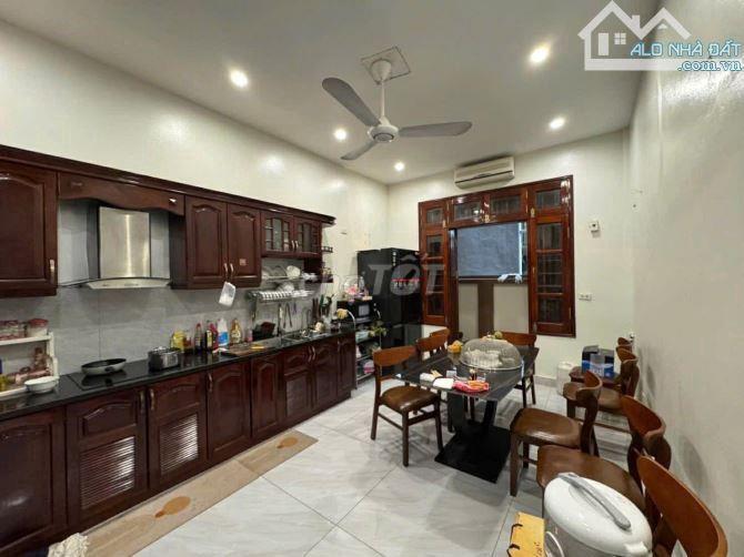 BÁN NHÀ 5 TẦNG TRUNG TÂM TP THÁI NGUYÊN dt 172m, mt 10m 12 ĐỒNG.