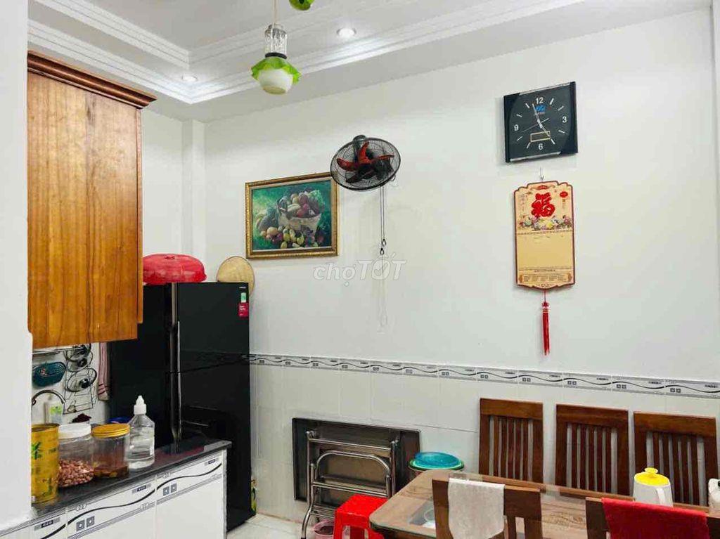 Hẻm xe hơi 8m2 xe tránh nhau thoải mái !!!!!!!!!!