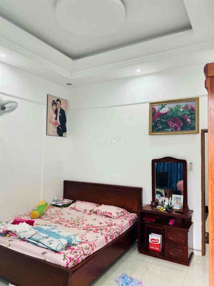 Hẻm xe hơi 8m2 xe tránh nhau thoải mái !!!!!!!!!!