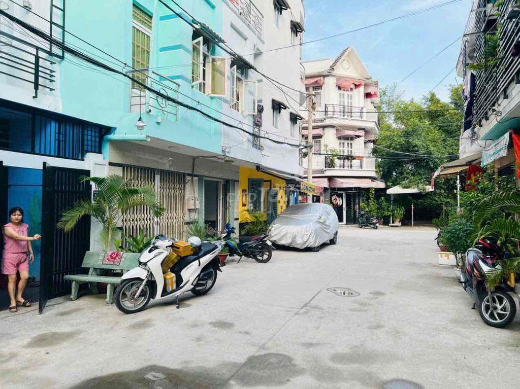 Hẻm xe hơi 8m2 xe tránh nhau thoải mái !!!!!!!!!!