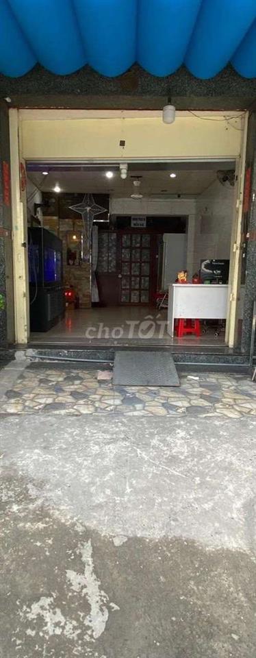 Cho thuê mặt tiền Văn Cao có sân rộng rãi