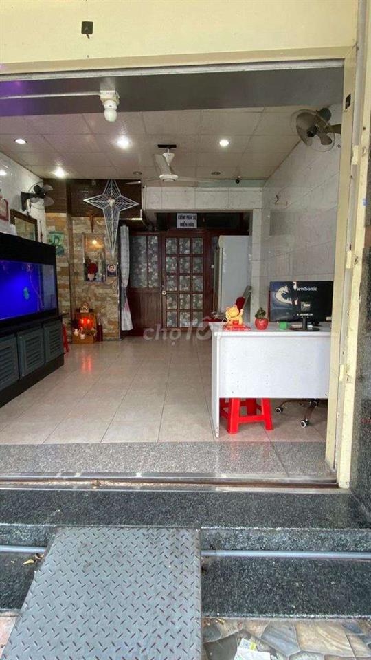 Cho thuê mặt tiền Văn Cao có sân rộng rãi