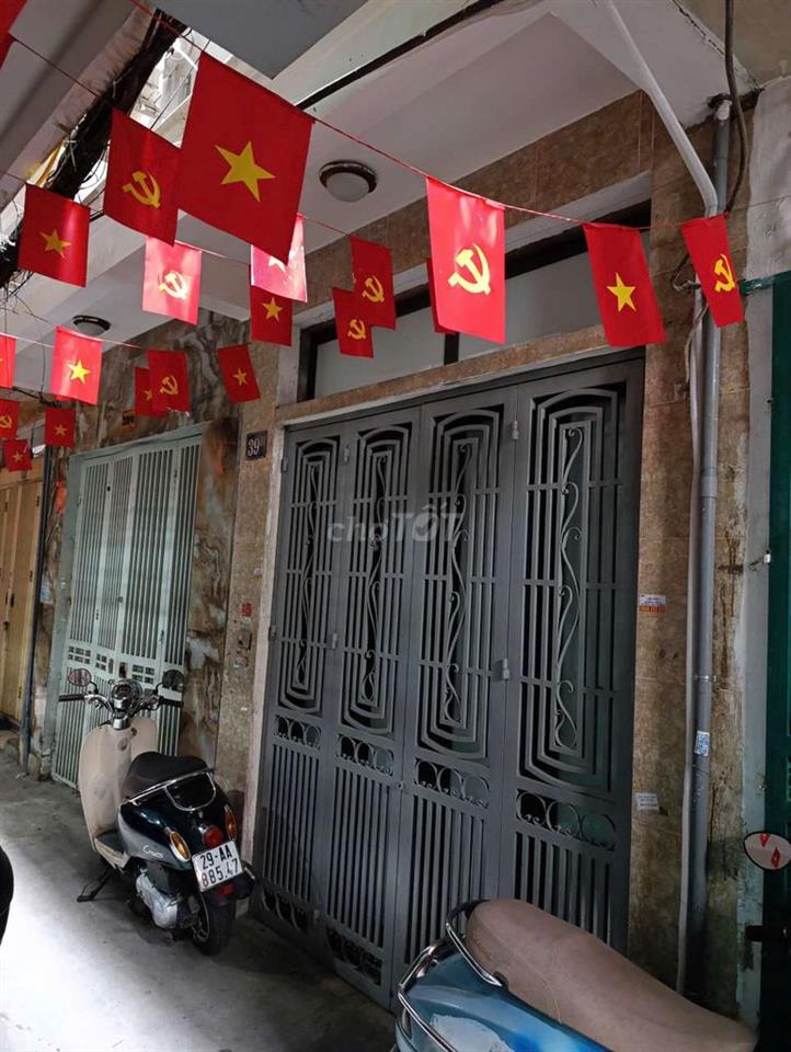 Nhà trung tâm , 4 tầng ,1 tum tiện nghi , nở hậu 