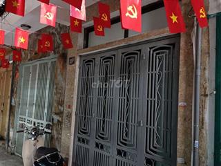 Nhà trung tâm , 4 tầng ,1 tum tiện nghi , nở hậu 