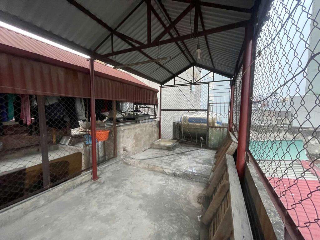 Nhà trung tâm , 4 tầng ,1 tum tiện nghi , nở hậu 