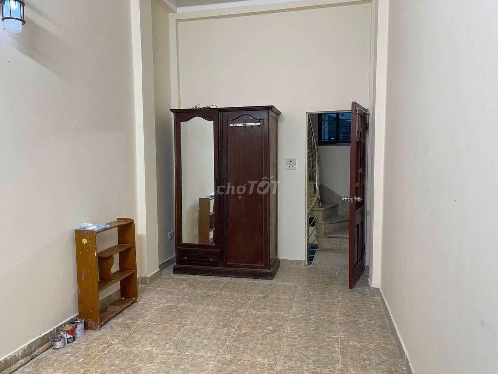 Nhà trung tâm , 4 tầng ,1 tum tiện nghi , nở hậu 