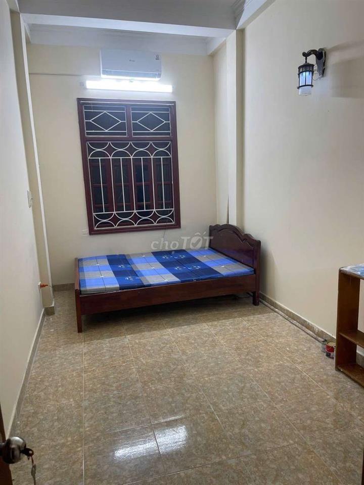 Nhà trung tâm , 4 tầng ,1 tum tiện nghi , nở hậu 