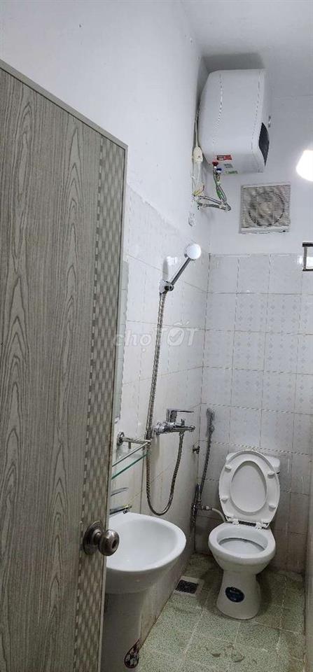 Nhà trung tâm , 4 tầng ,1 tum tiện nghi , nở hậu 