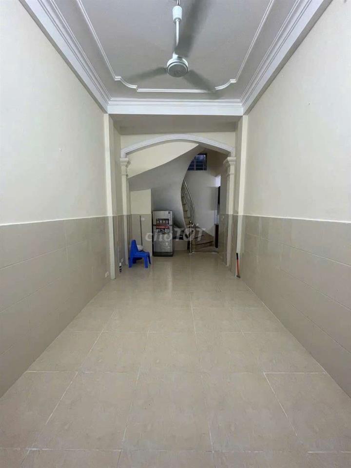 Nhà trung tâm , 4 tầng ,1 tum tiện nghi , nở hậu 