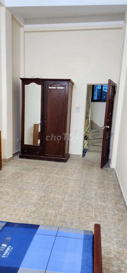 Nhà trung tâm , 4 tầng ,1 tum tiện nghi , nở hậu 