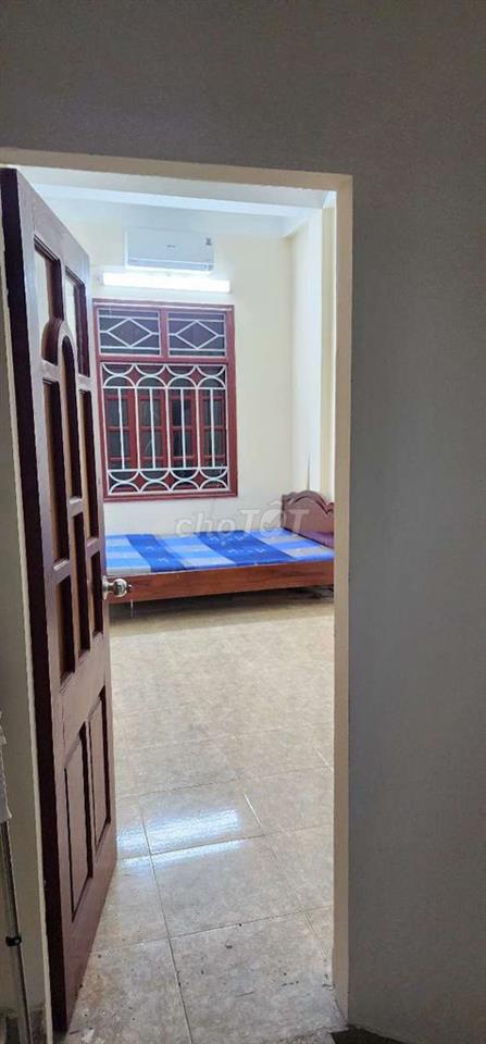 Nhà trung tâm , 4 tầng ,1 tum tiện nghi , nở hậu 