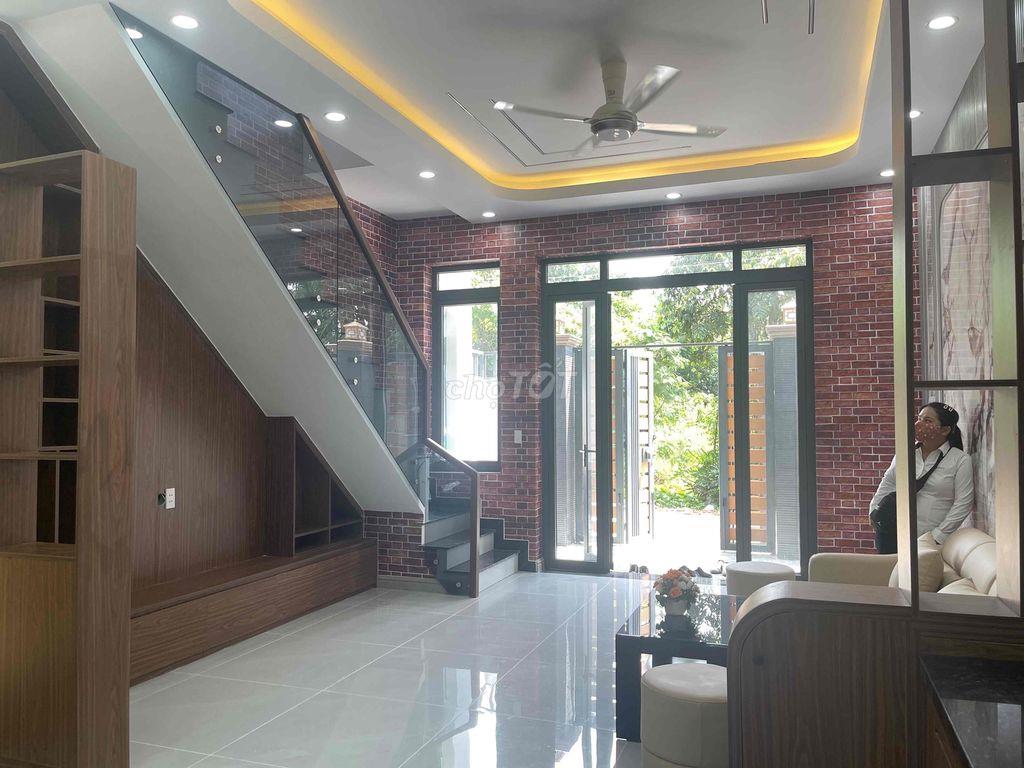 BÁN NHÀ 1 TRỆT 1 LẦU NGAY CHỢ ĐỒN