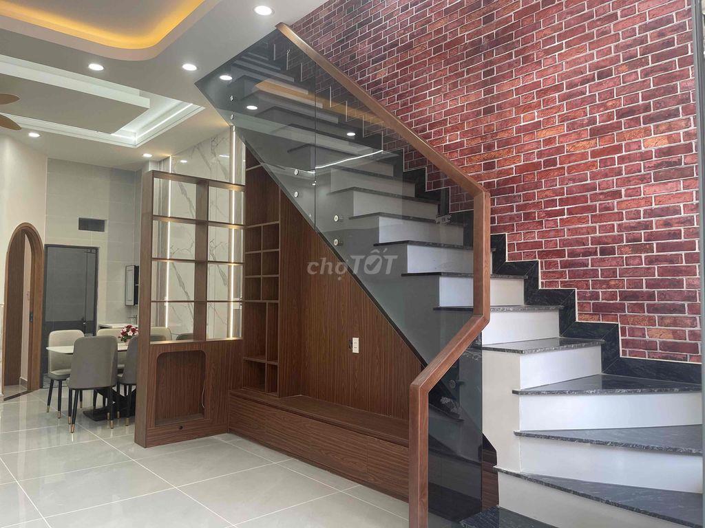 BÁN NHÀ 1 TRỆT 1 LẦU NGAY CHỢ ĐỒN