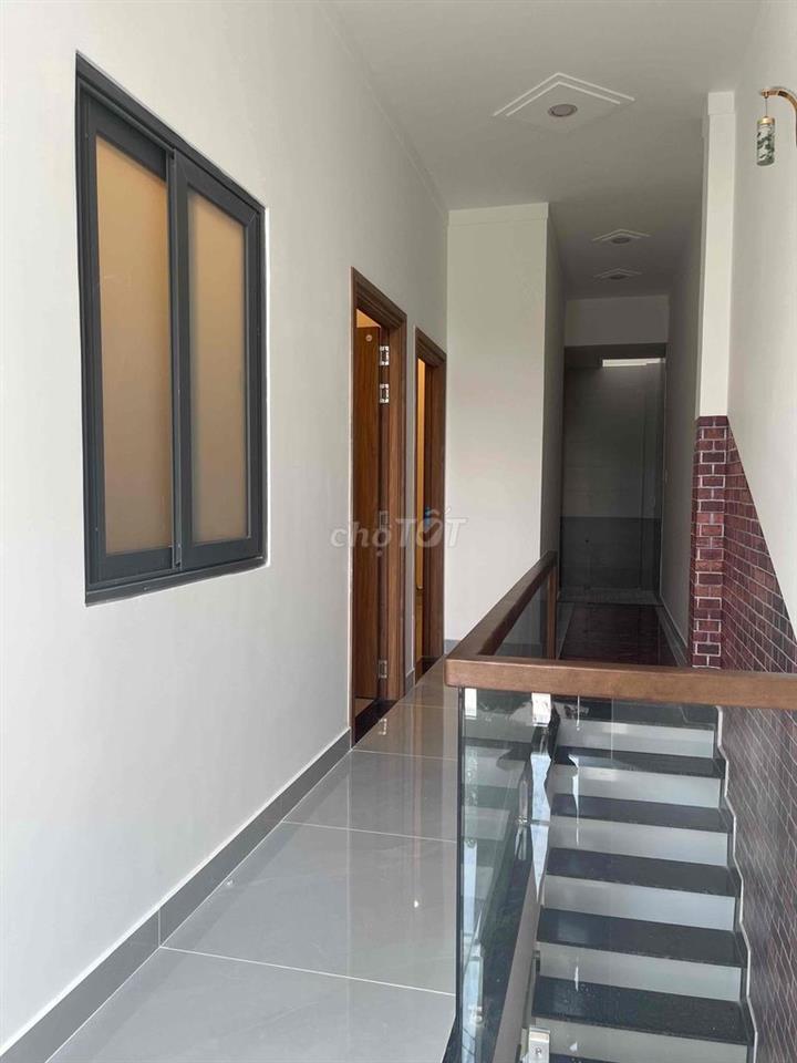 BÁN NHÀ 1 TRỆT 1 LẦU NGAY CHỢ ĐỒN