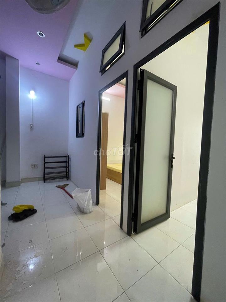  2PN1WC rộng 40m2 + 2 cửa sổ đón nắng + Xe Hơi Tận Cửa gần ĐH Văn Lang