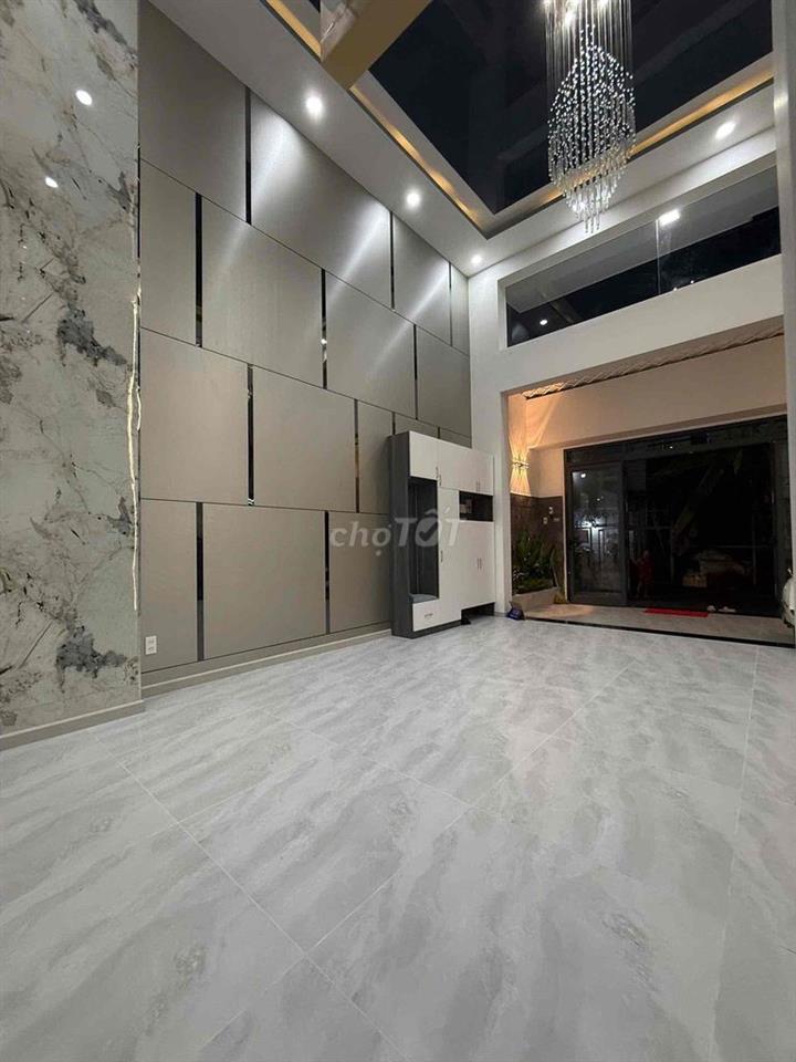 Nhà Phố mặt tiền Hoàng Quốc Việt,4PN,5WC