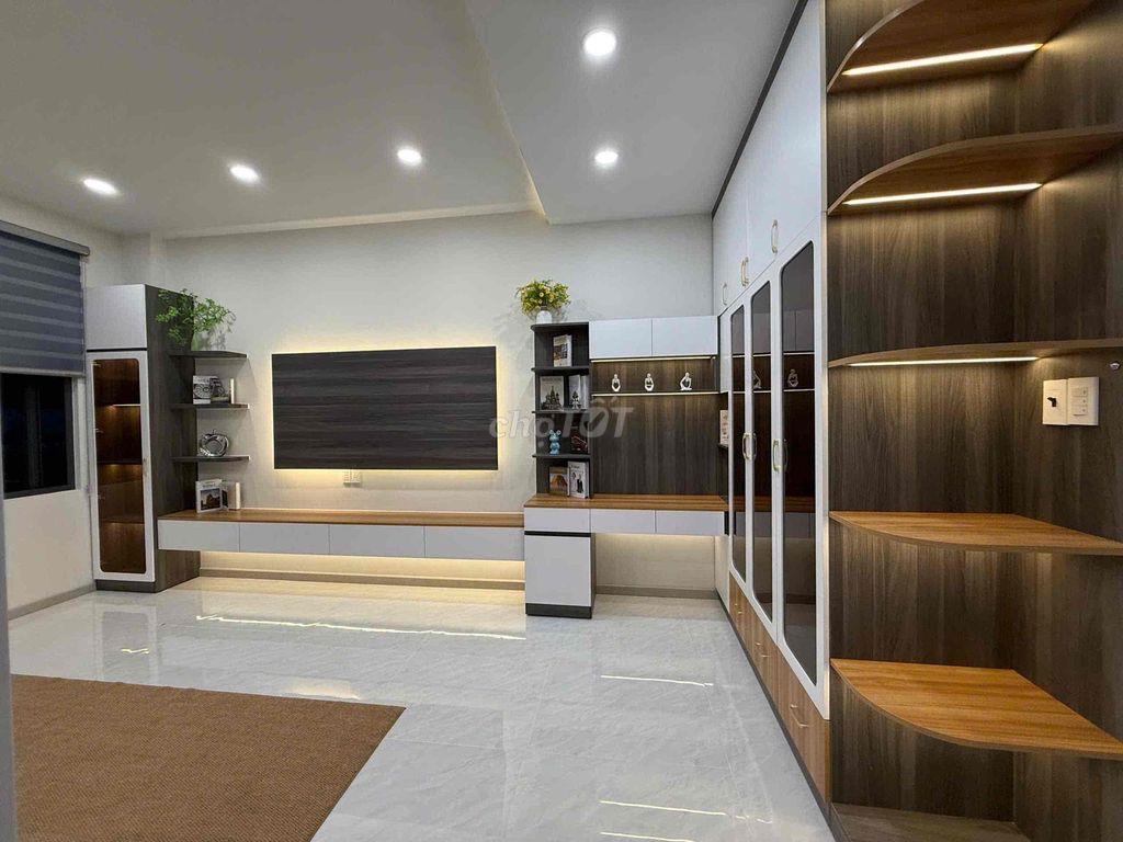 Nhà Phố mặt tiền Hoàng Quốc Việt,4PN,5WC