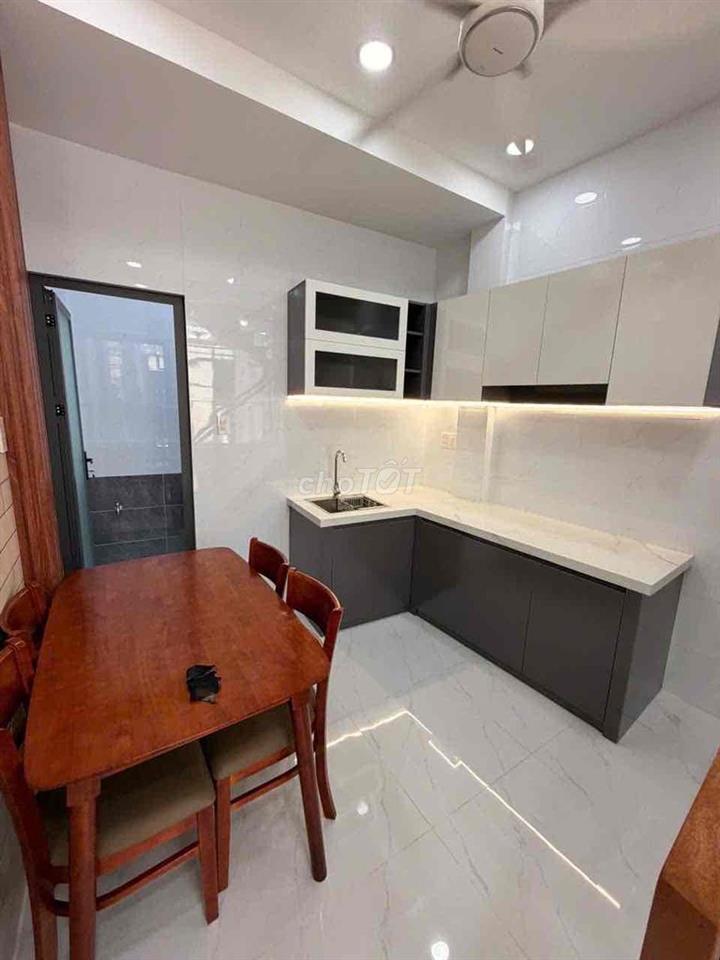 ngang 3m dài 12m dg 7m nhà 1 trệt 1 lầu giá 4,4 tỷ