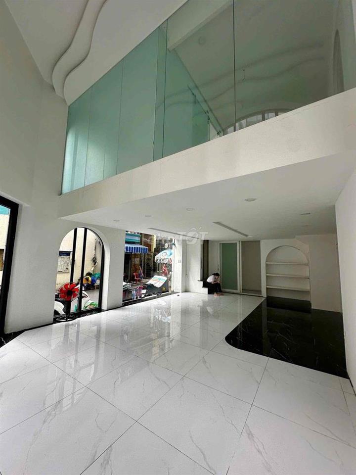Cho thuê nhà đẹp Lê Văn Sỹ - 5 tầng có thang máy - hẻm thông tứ phía