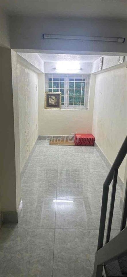 Cho thuê nhà mặt đường bờ sông sét 10m2x3tầng