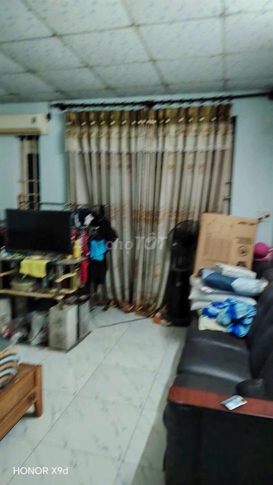 cần bán gấp nhà Dĩ An Bình Dương