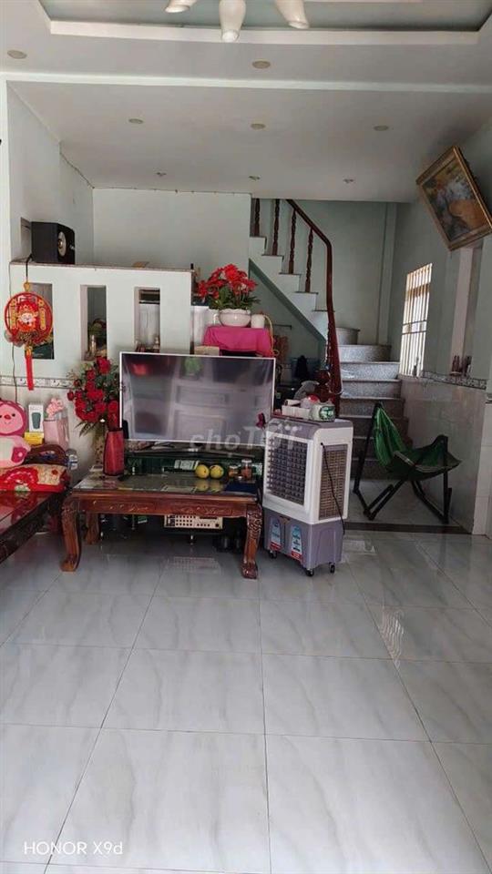 cần bán gấp nhà Dĩ An Bình Dương