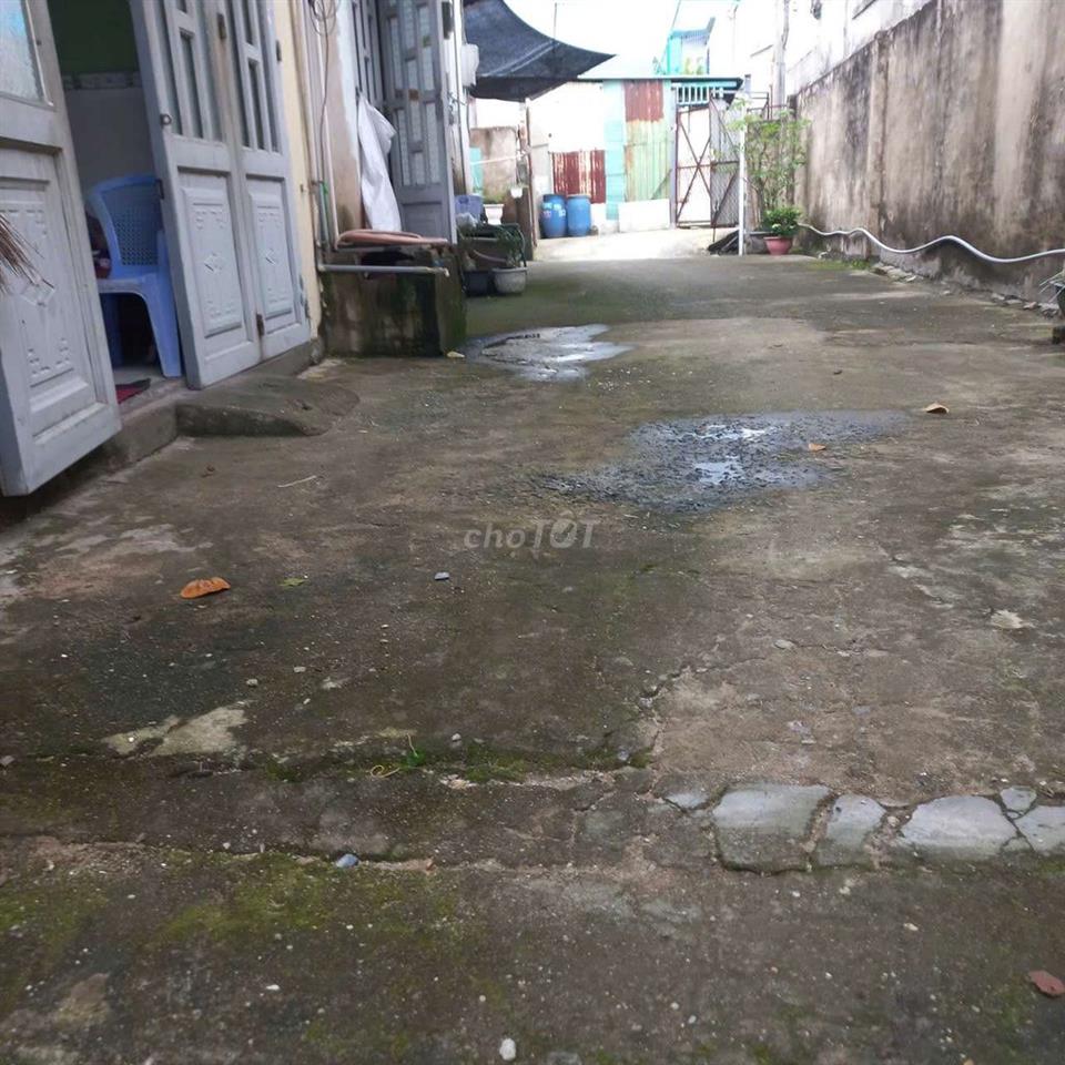 Bán nhà tại ấp 1 xã Đông Thạnh,  cách Đặng Thúc Vịnh 200m