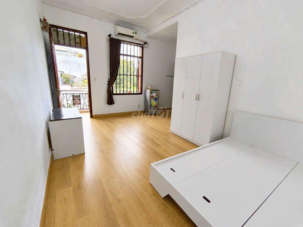 Phòng 35m² Full Nội Thất mới Q6 – Bancông Cửasổ Siêu rộng thoáng