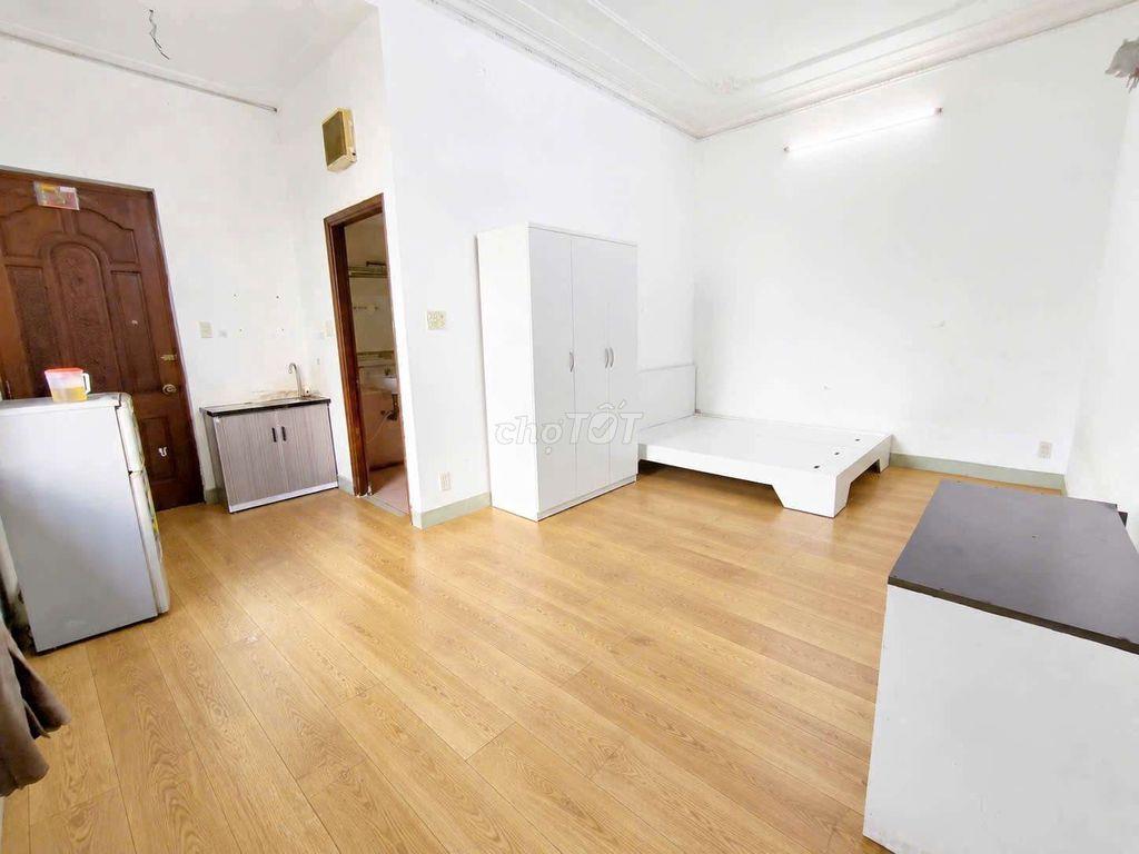 Phòng 35m² Full Nội Thất mới Q6 – Bancông Cửasổ Siêu rộng thoáng