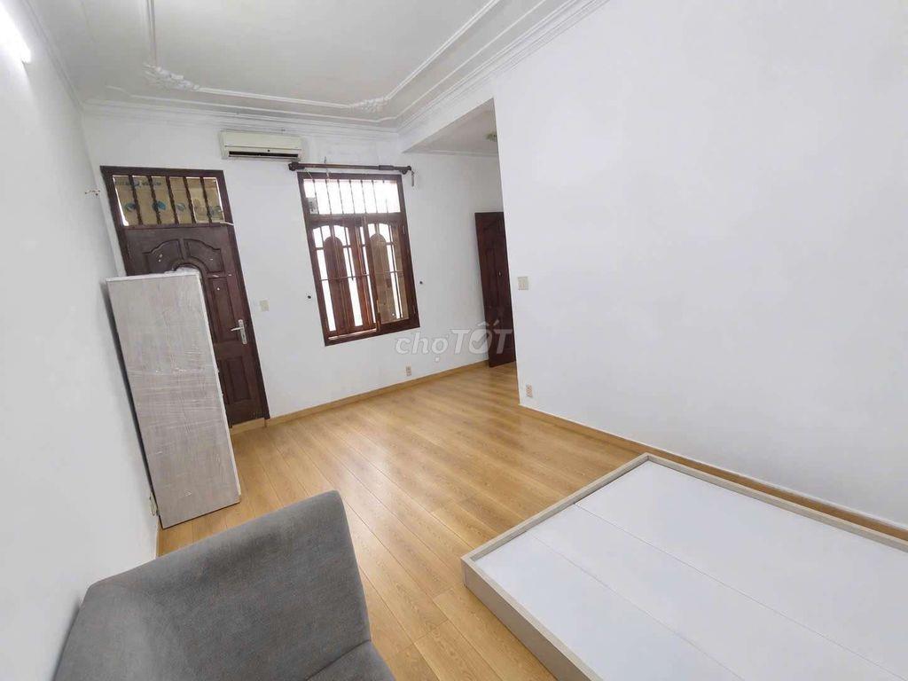 Phòng 35m² Full Nội Thất mới Q6 – Bancông Cửasổ Siêu rộng thoáng