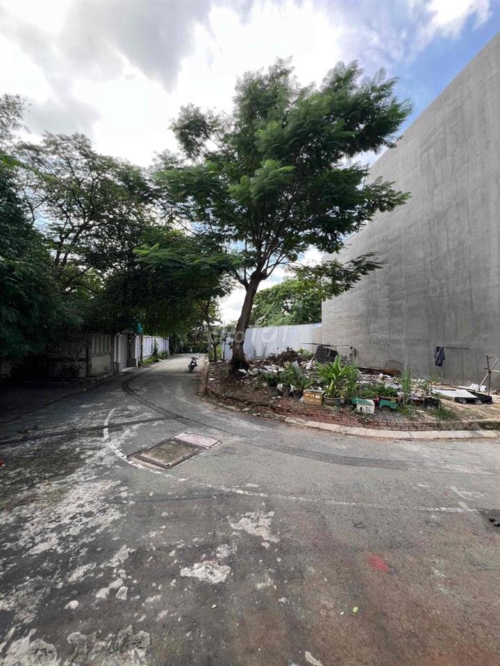 đất xây biệt thự 9x20m gần Chợ Xuân thới thượng