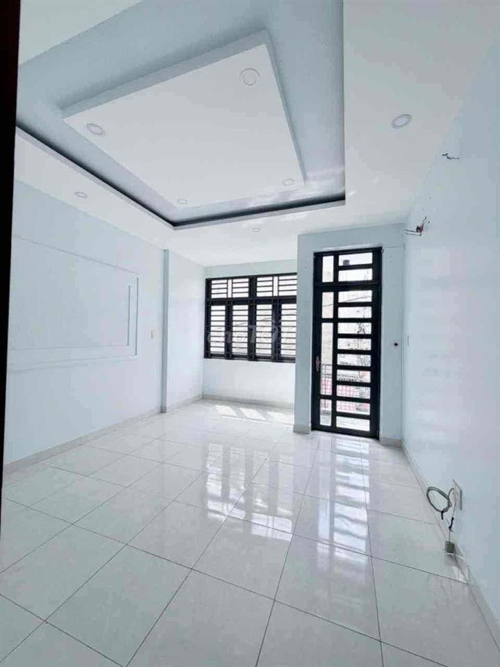 Quốc Lộ 13 - Hẻm xe hơi - Nhà 3 tầng KDC - 4PN 3WC
