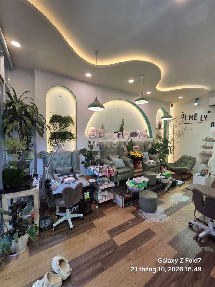 Snag tiệm nail
