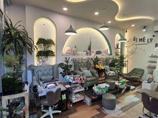 Snag tiệm nail
