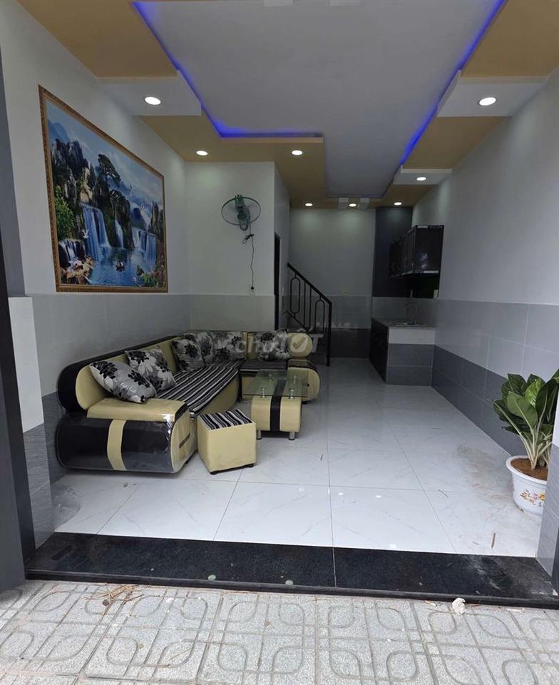 kẹt tiền bán nhà nhỏ 300tr ở Hóc Môn 2PN giáp Bà Điểm Hóc môn