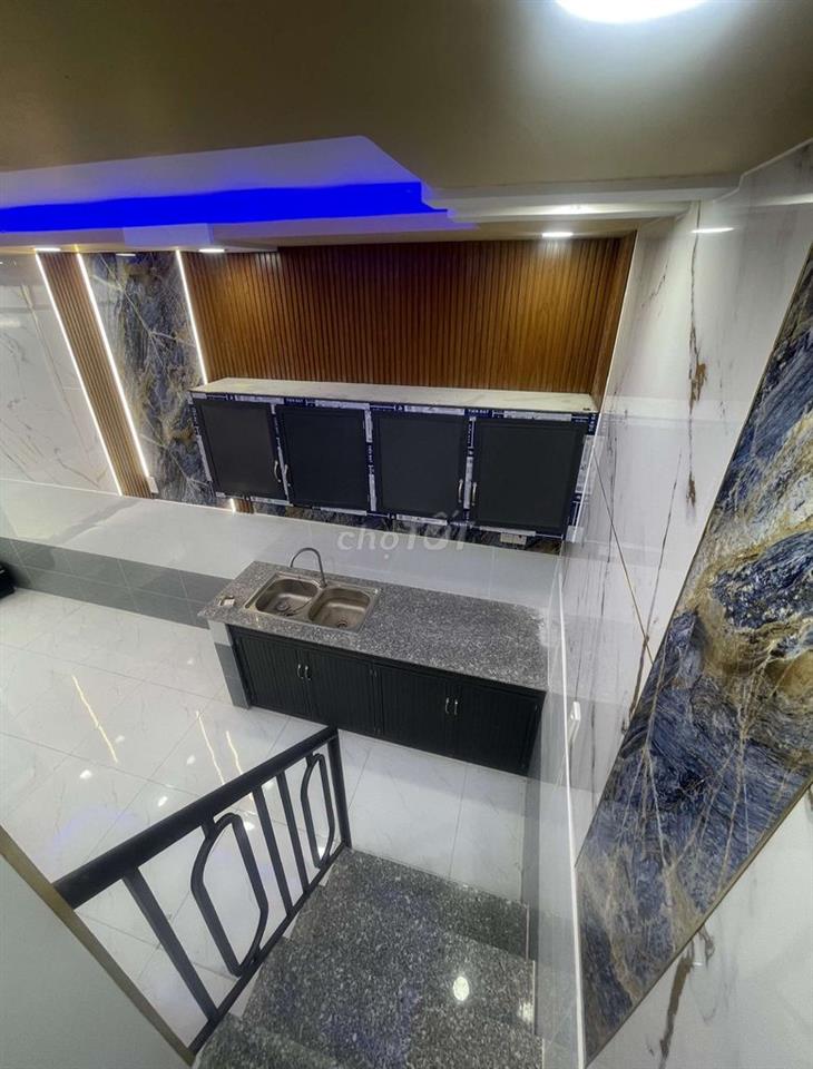 kẹt tiền bán nhà nhỏ 300tr ở Hóc Môn 2PN giáp Bà Điểm Hóc môn