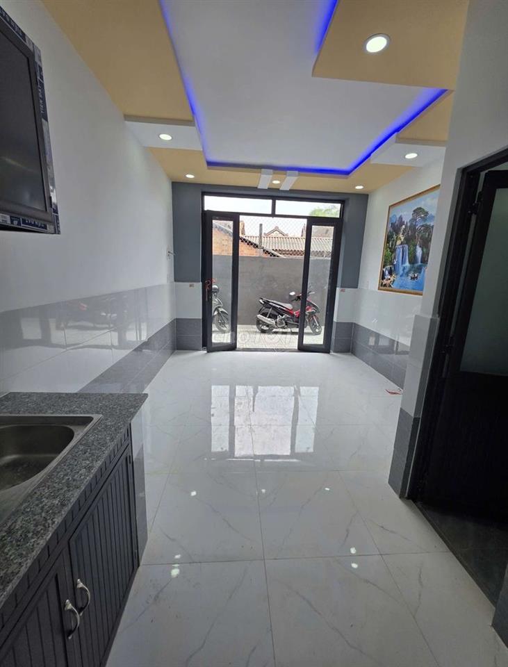 kẹt tiền bán nhà nhỏ 300tr ở Hóc Môn 2PN giáp Bà Điểm Hóc môn