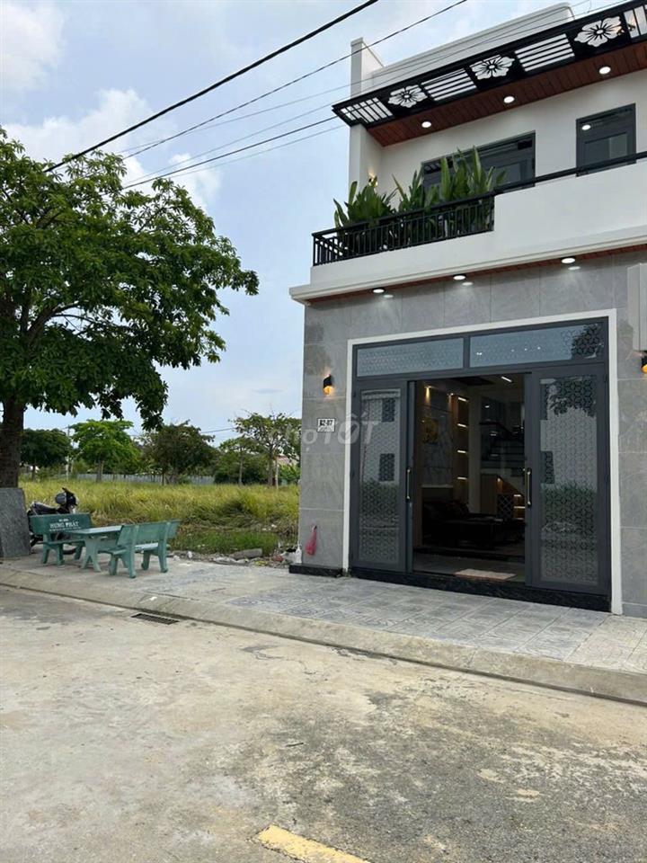 nhà SỔ HỒNG RIÊNG GIÁP HÓC MÔN vay BANK được 850 TRIỆU 5x15 lầu 3pn3wc