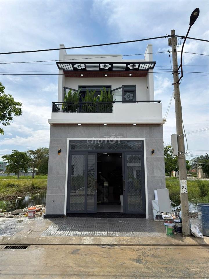 nhà SỔ HỒNG RIÊNG GIÁP HÓC MÔN vay BANK được 850 TRIỆU 5x15 lầu 3pn3wc
