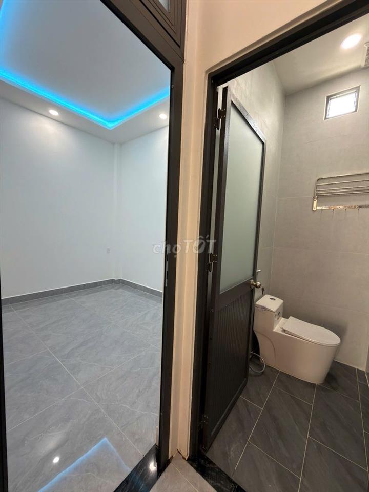 nhà SỔ HỒNG RIÊNG GIÁP HÓC MÔN vay BANK được 850 TRIỆU 5x15 lầu 3pn3wc