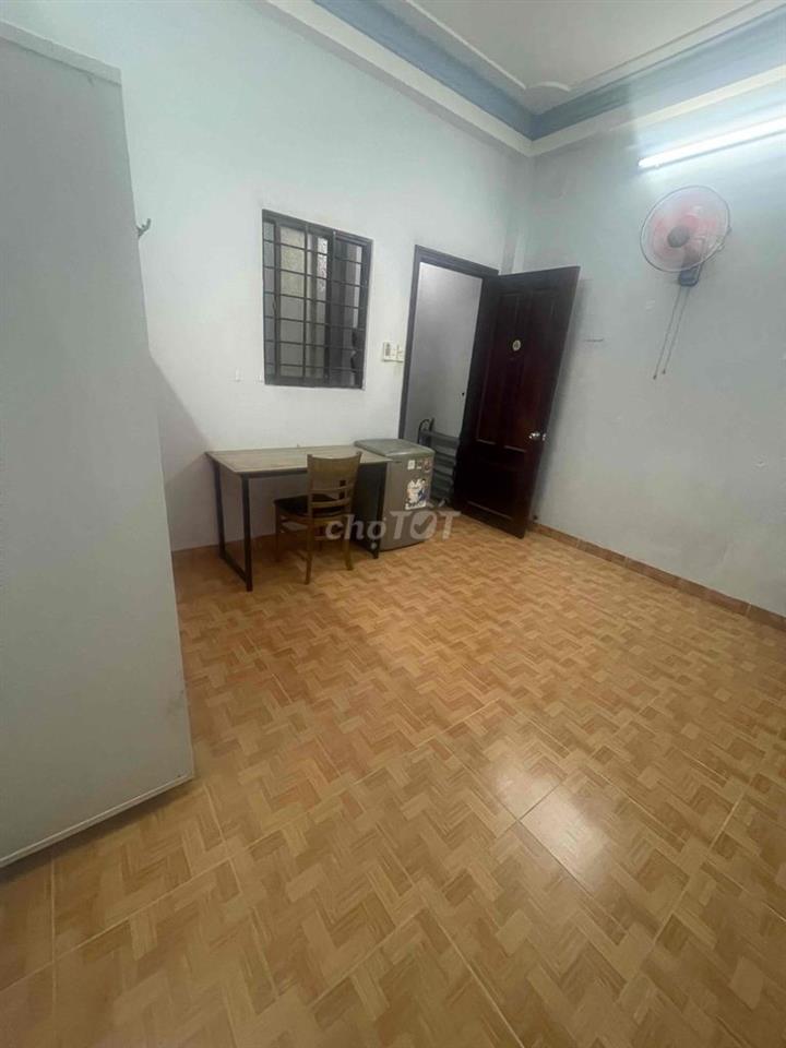 PHÒNG CHO THUÊ 18M2 ĐƯỜNG GIẢI PHÓNG(TÂN BÌNH)