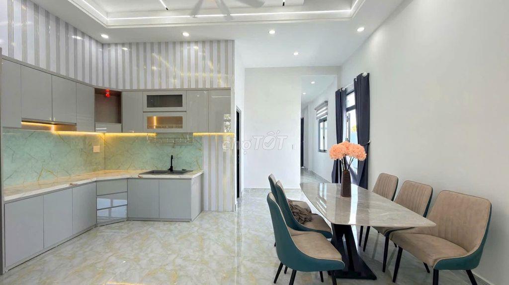 NHÀ cấp 4 mái thái giáp HÓC MÔN 8x10 giá 715 triệu 2pn2wc SỔ HỒNG RIÊN