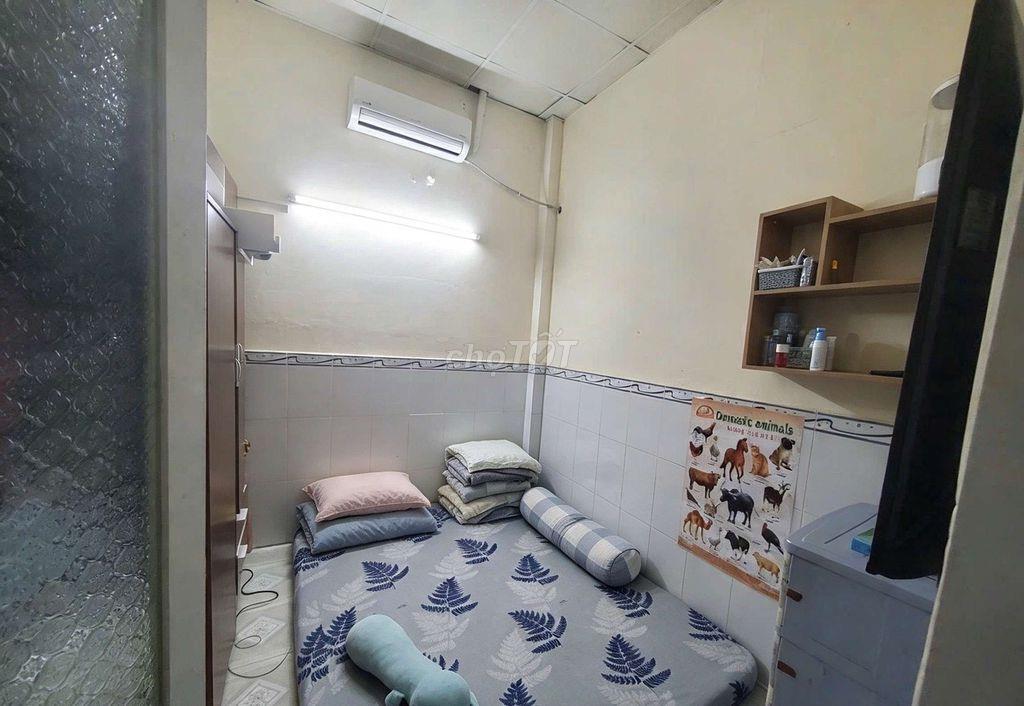  Bán lại nhà cấp 4 sổ vuông vắn gần Đại học xe hơi cách 100m