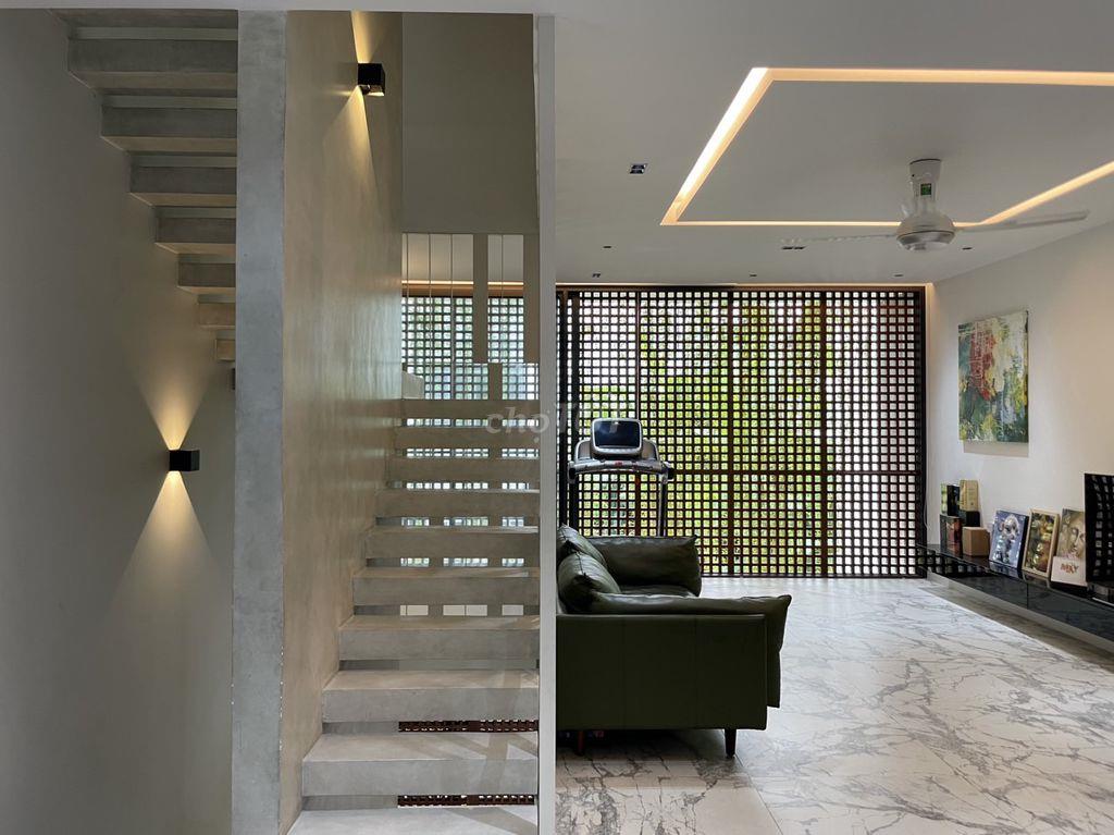 Cho thuê nhà đầy đủ nội thất cao cấp, bảo vệ gác cổng
