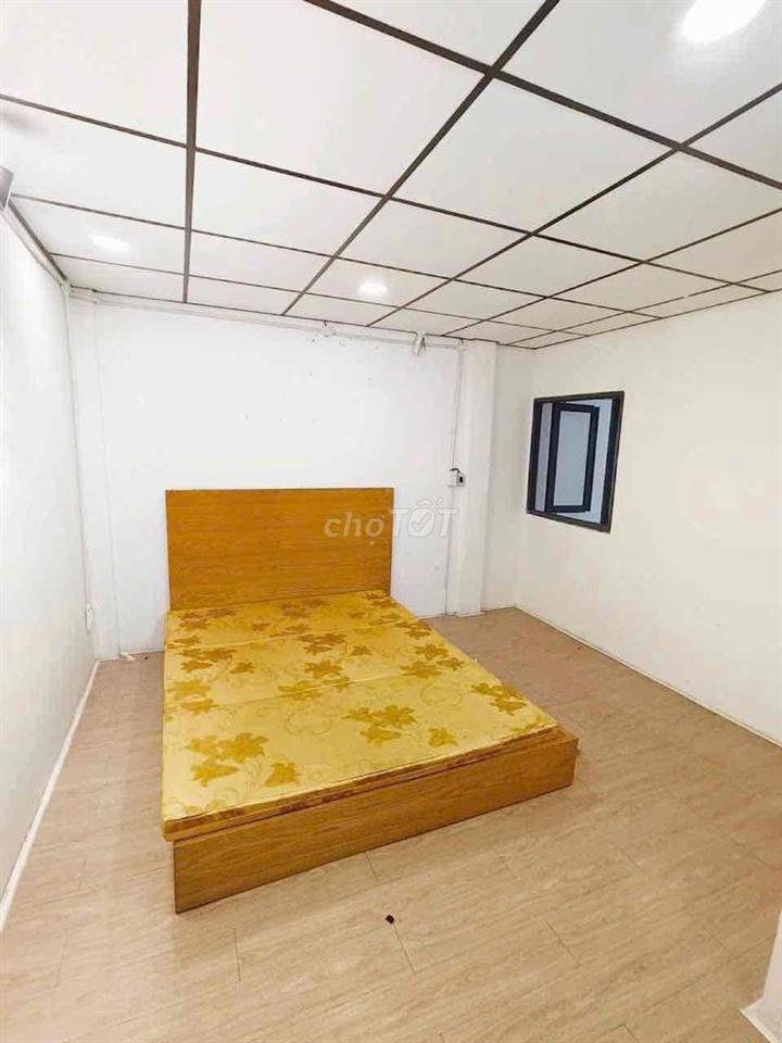 Cho thuê nhà nhỏ có gác đúc Hẻm Kinh Dương Vương gần vòng xoa