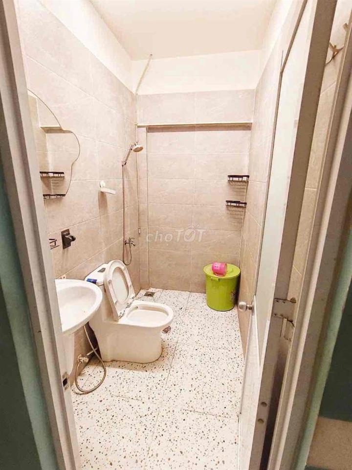 Cho thuê nhà nhỏ có gác đúc Hẻm Kinh Dương Vương gần vòng xoa